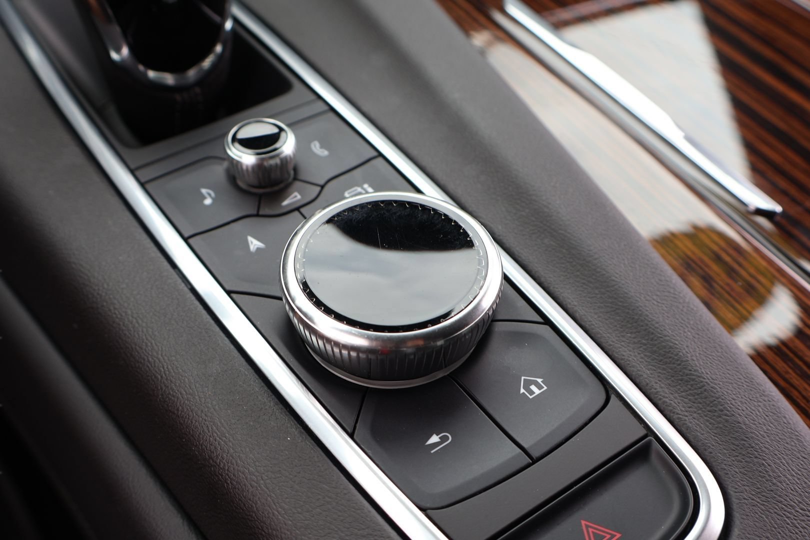 Certified 2022 Cadillac Escalade Luxury RWD image 27