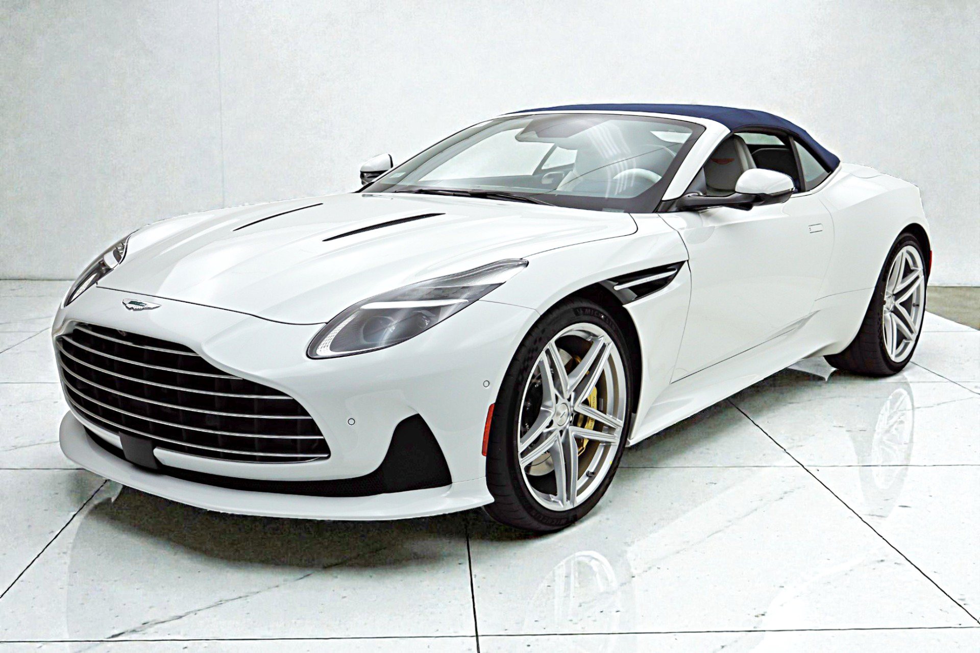 Used 2026 Aston Martin DB12 Convertible RWD image 24