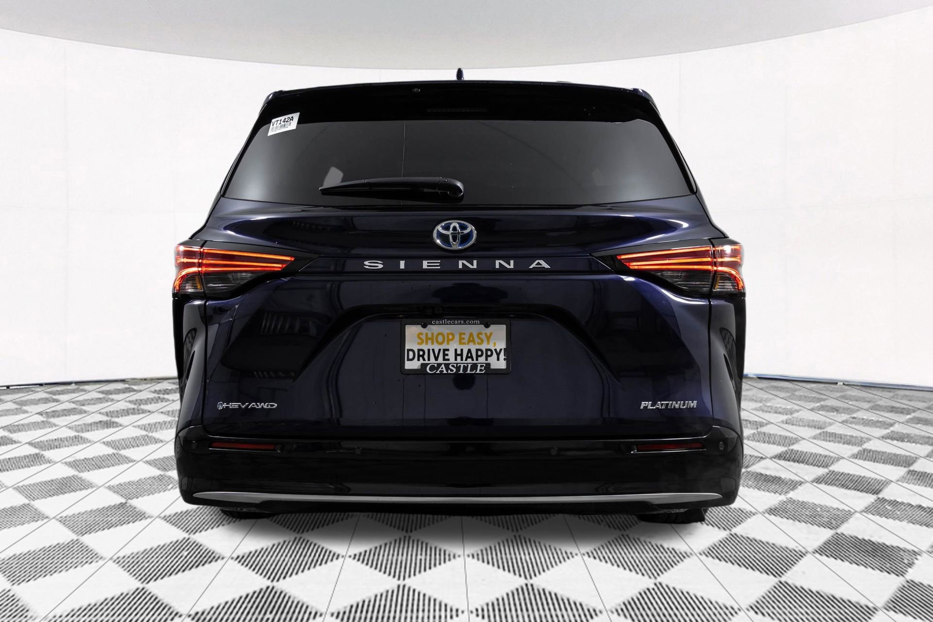 Used 2025 Toyota Sienna Platinum AWD/4WD image 17
