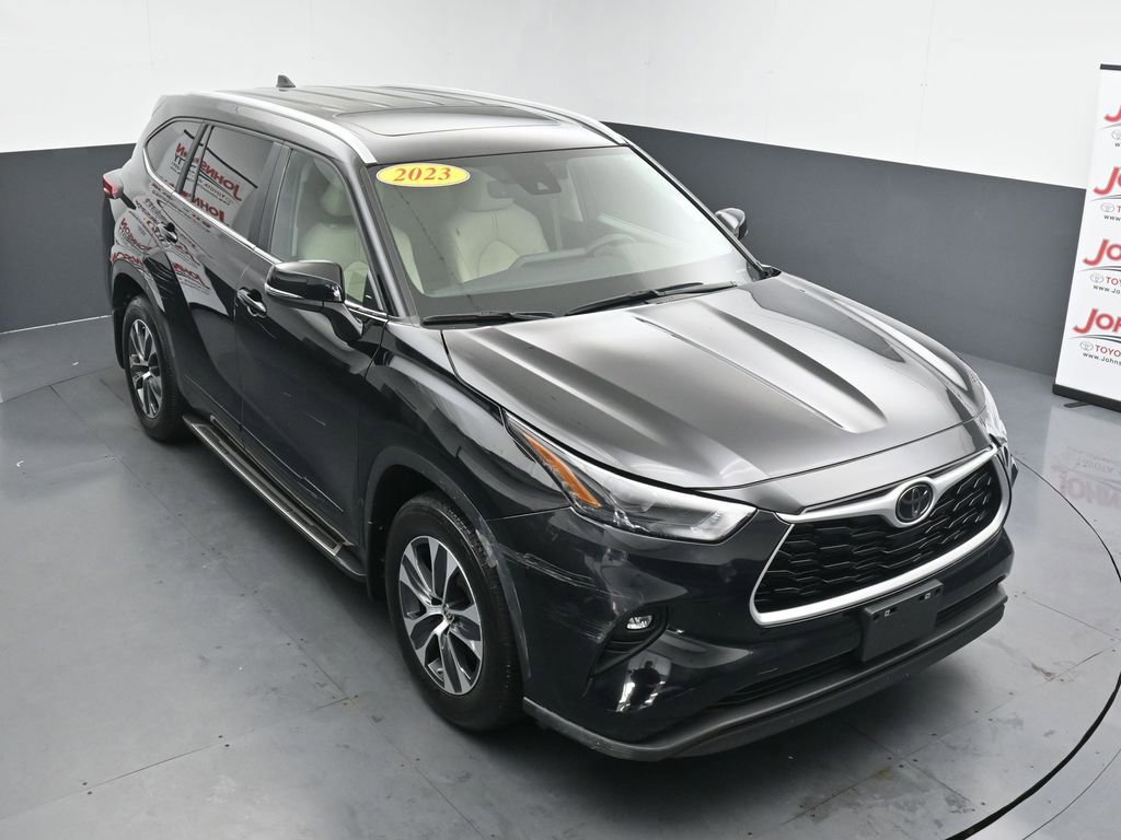 Used 2023 Toyota Highlander XLE AWD/4WD image 27