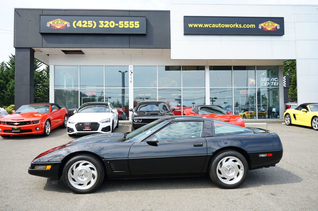 Used 1995 Chevrolet Corvette Coupe image 2