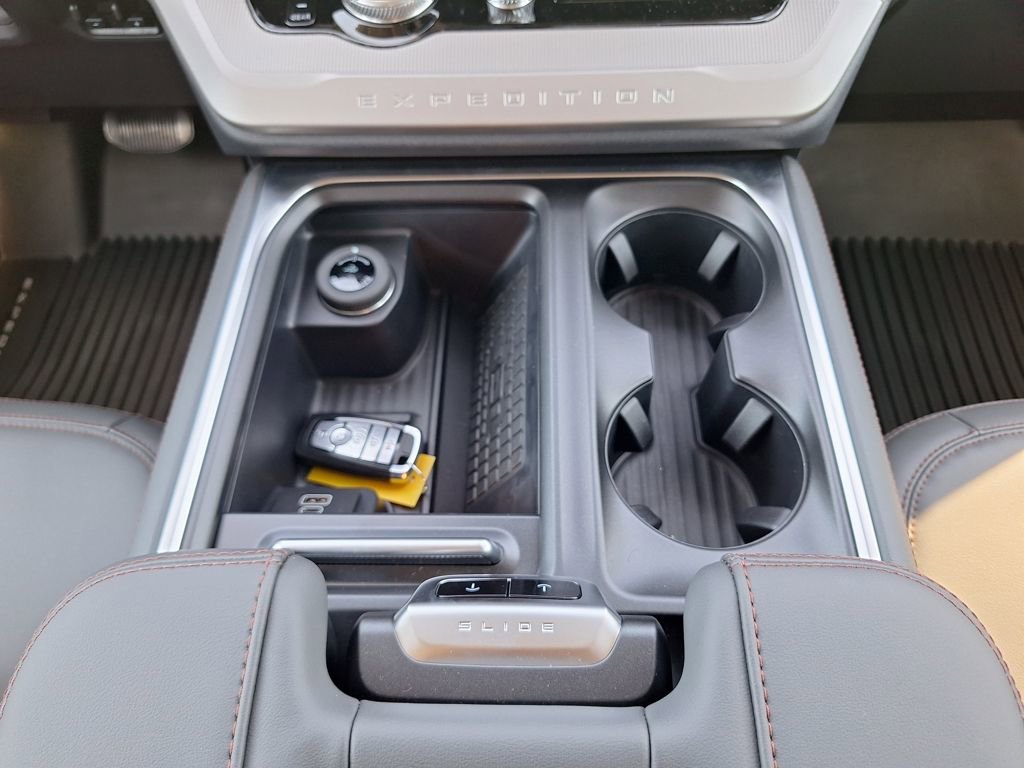 New 2025 Ford Expedition Active image 12