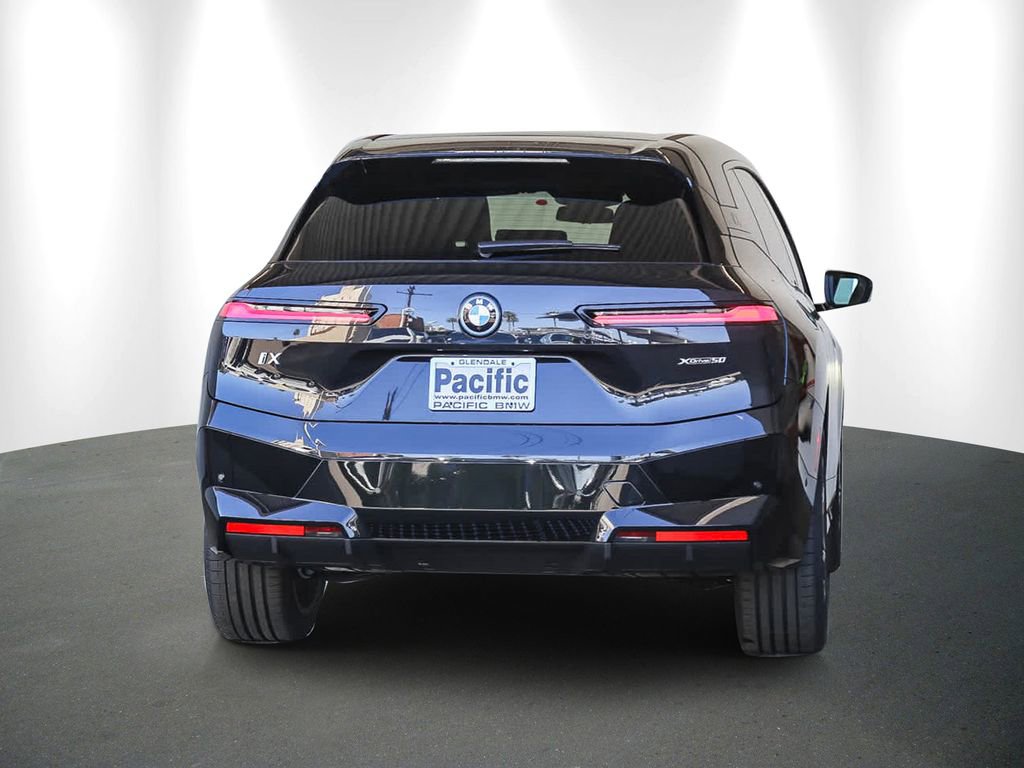 Used 2025 BMW iX xDrive50 w/ Premium Package AWD/4WD image 5