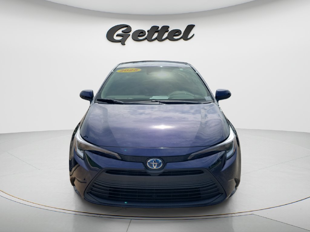 Used 2025 Toyota Corolla LE FWD image 2