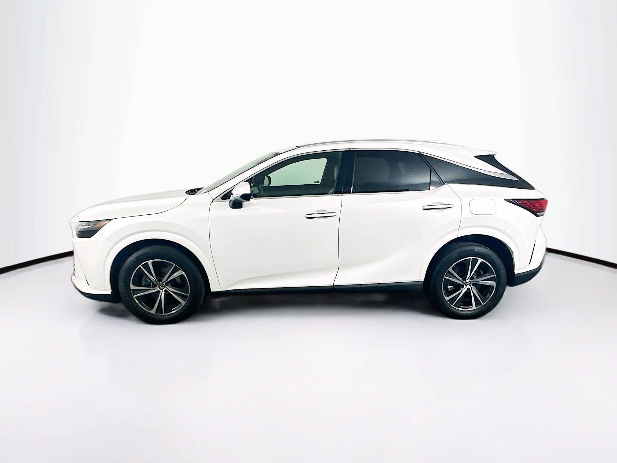 Used 2023 Lexus RX 350 Premium w/ Accessory Package AWD/4WD image 4