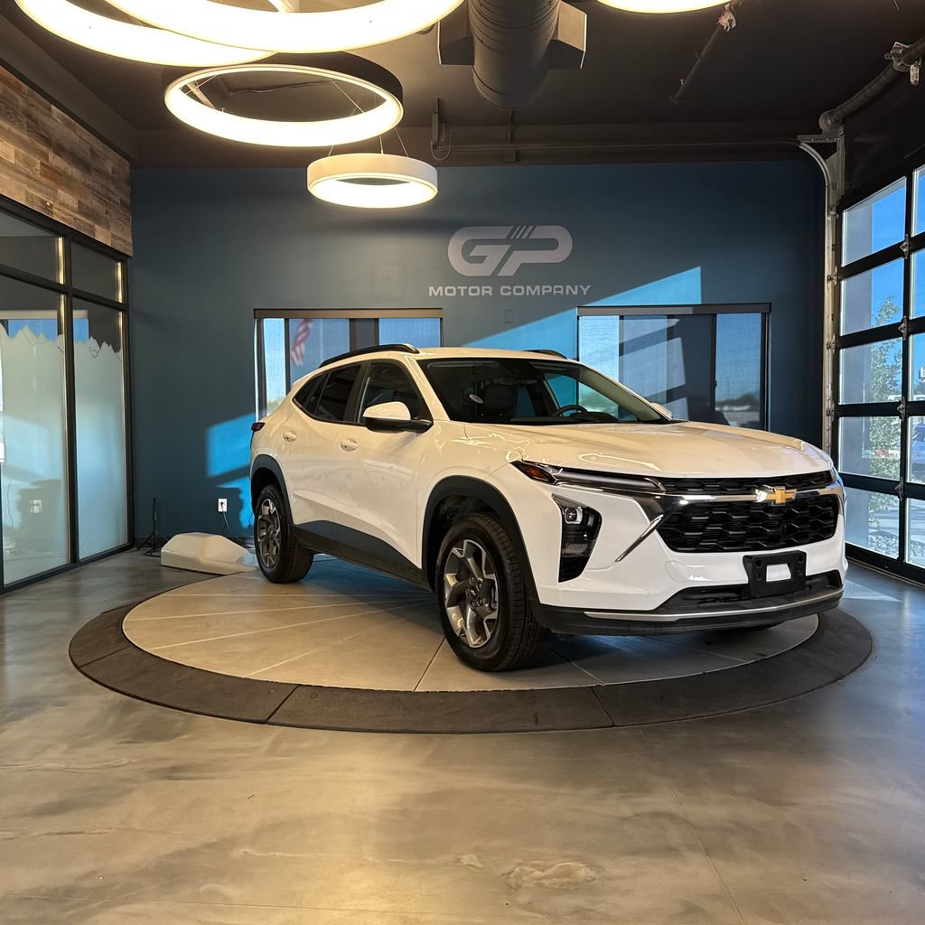 Used 2025 Chevrolet Trax LT