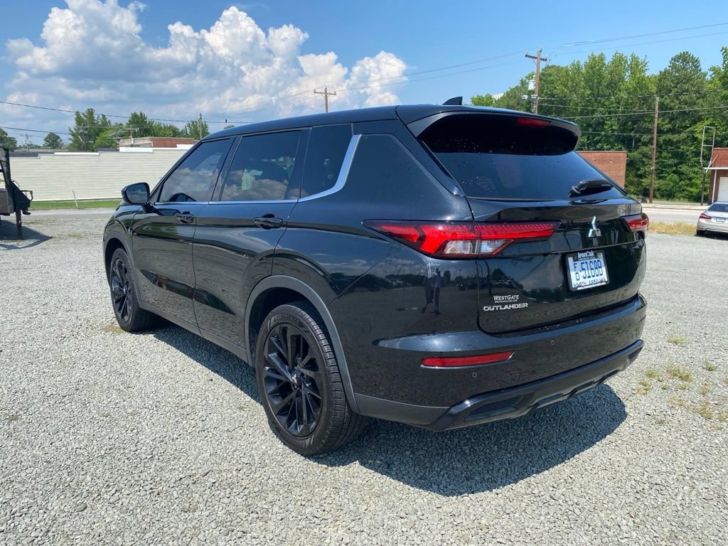 Used 2023 Mitsubishi Outlander SEL FWD image 4