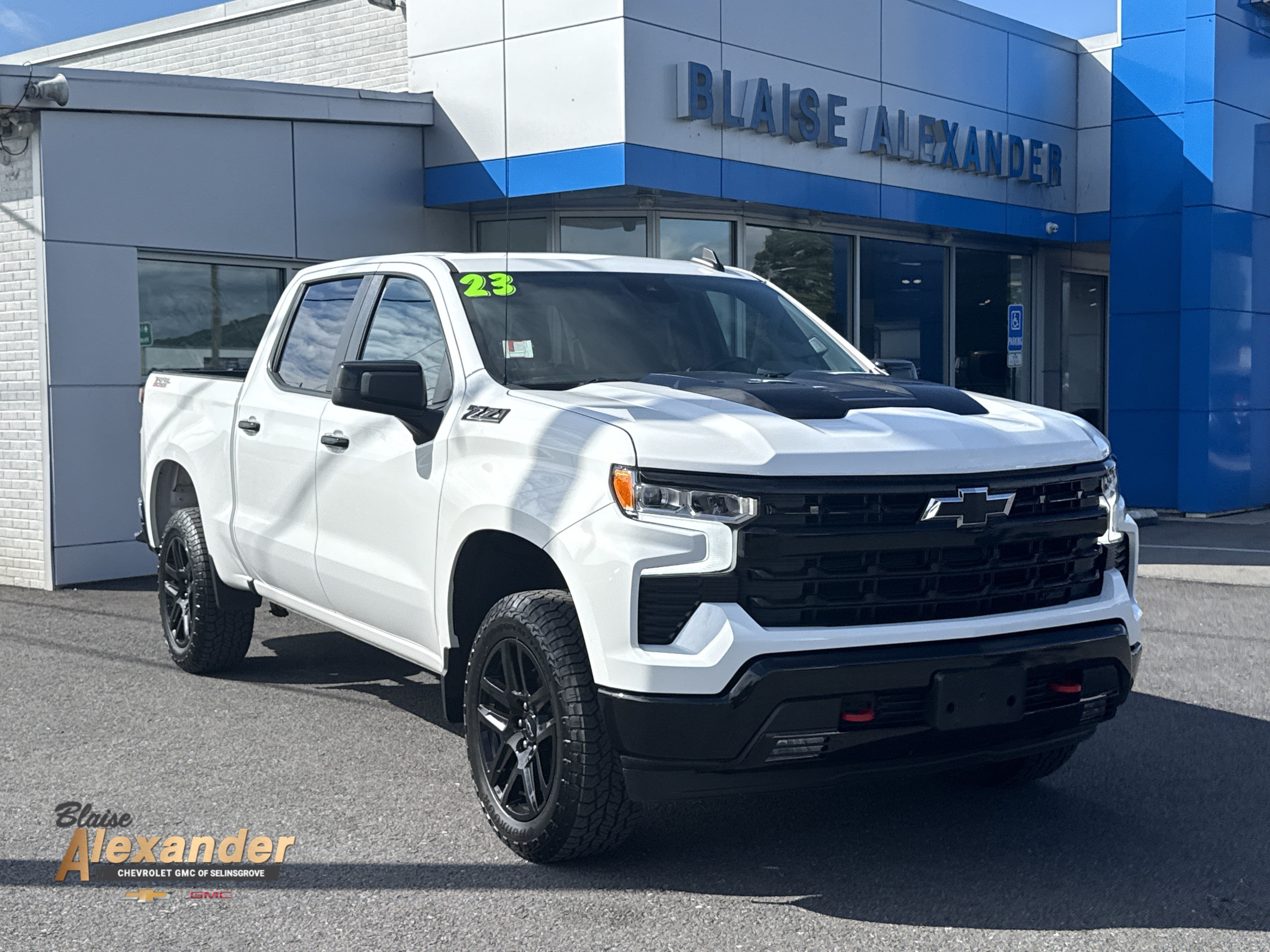 Used 2023 Chevrolet Silverado 1500 LT Trail Boss w/ LPO, Dark Essentials Package AWD/4WD image 1