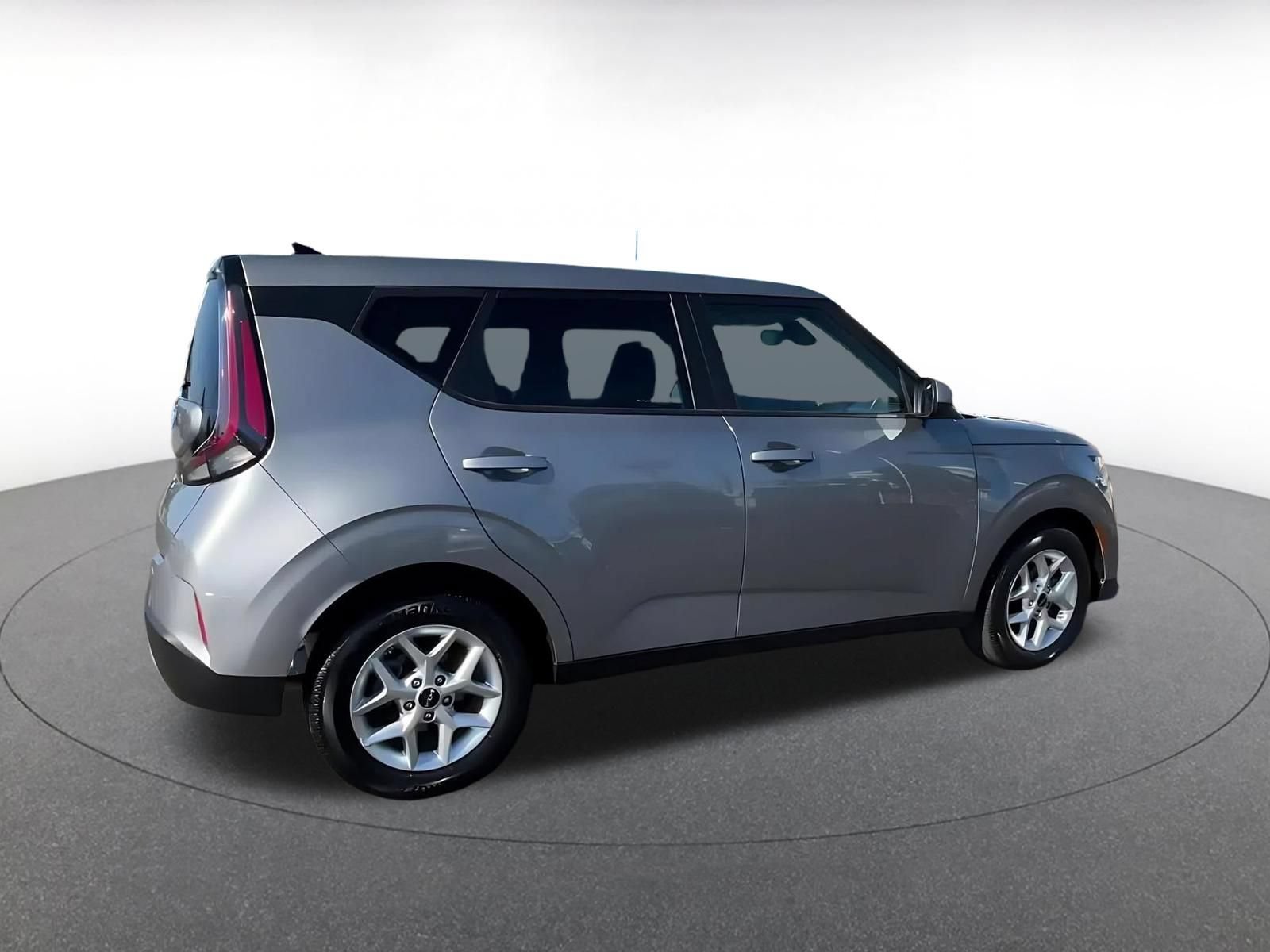 Used 2025 Kia Soul LX w/ LX Technology Package FWD image 15