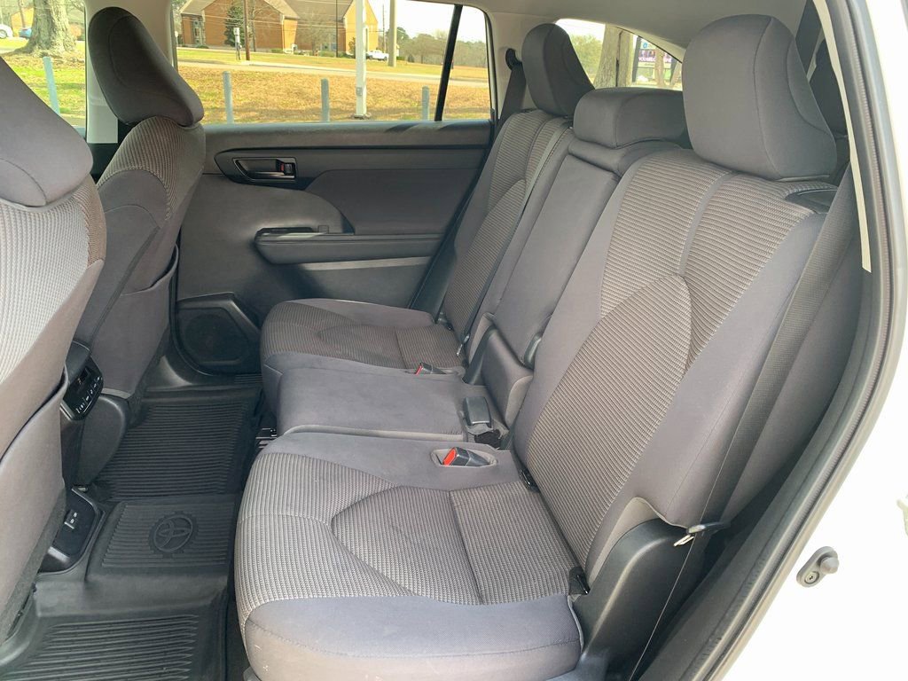 Used 2023 Toyota Highlander L image 22