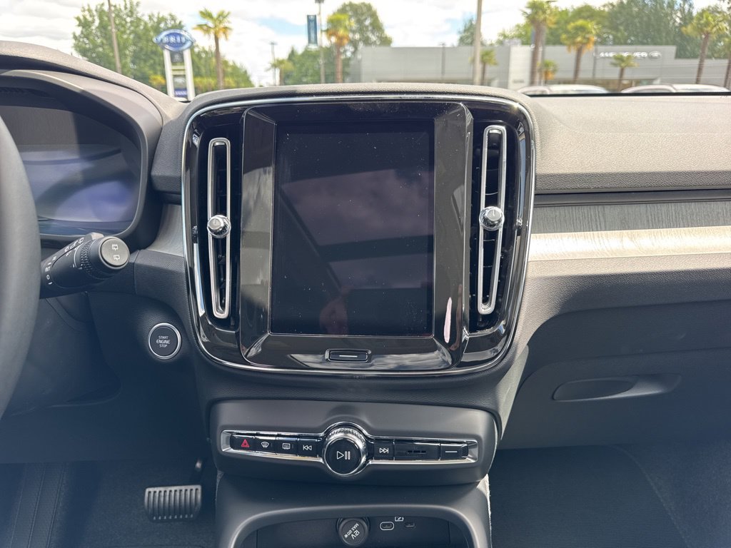 New 2026 Volvo XC40 B5 Plus w/ Climate Package AWD/4WD image 25