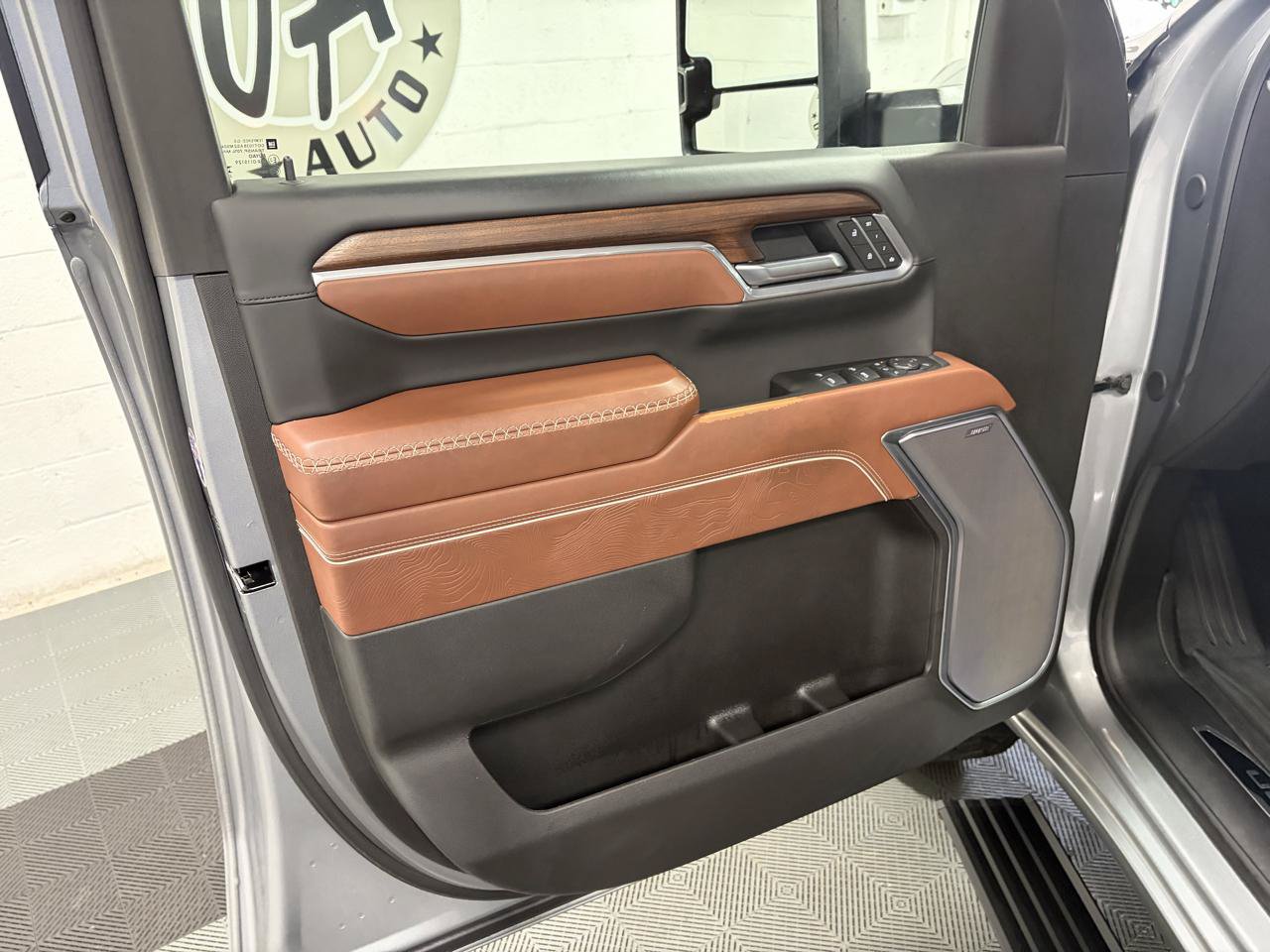 Used 2025 GMC Sierra 3500 Denali Ultimate AWD/4WD image 32