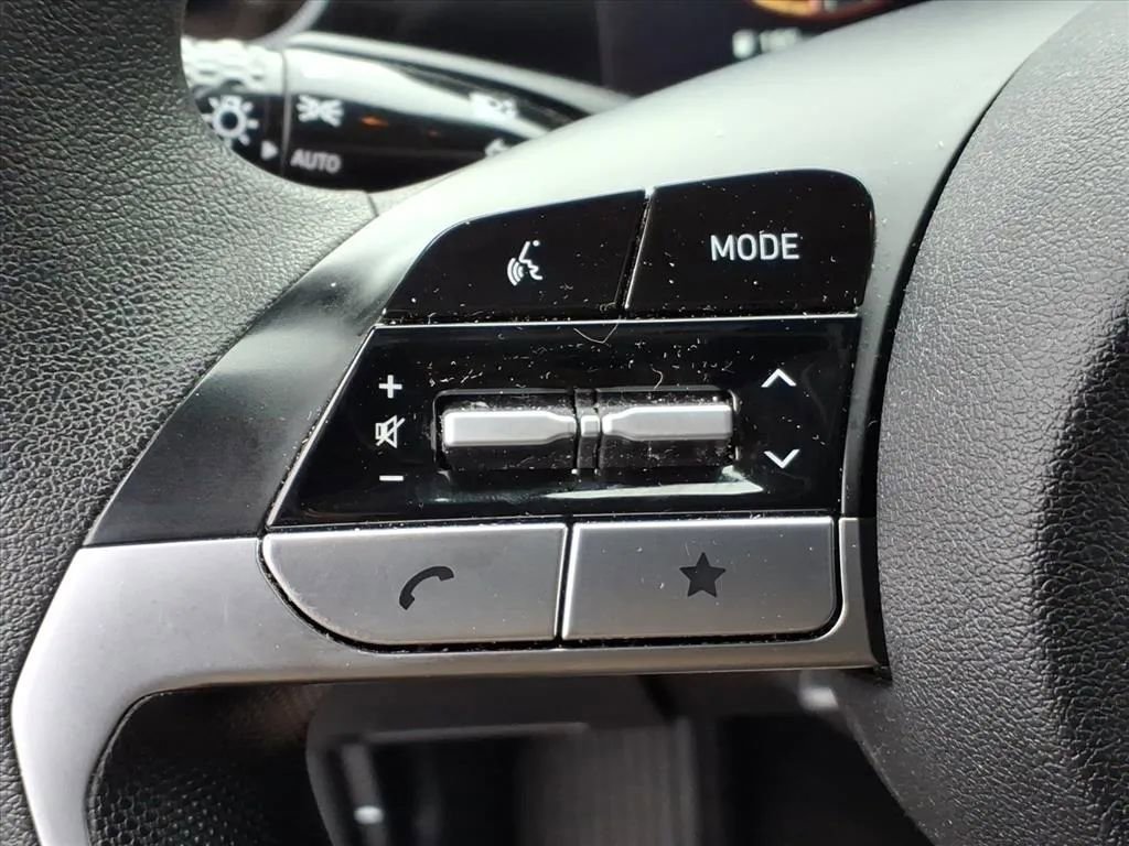 Used 2024 Hyundai Elantra SEL image 29