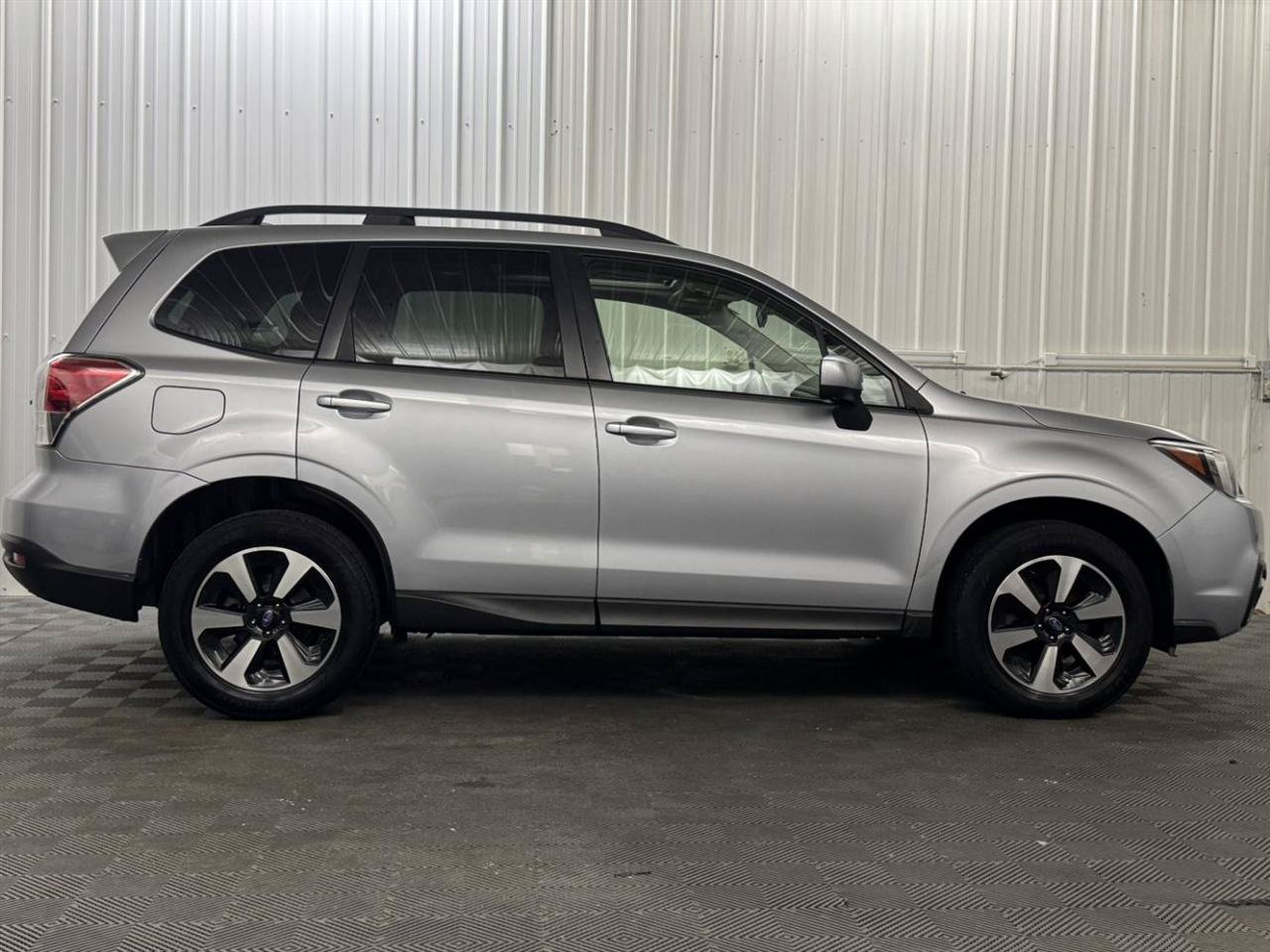 Used 2018 Subaru Forester 2.5i Premium w/ All-Weather Package AWD/4WD image 5