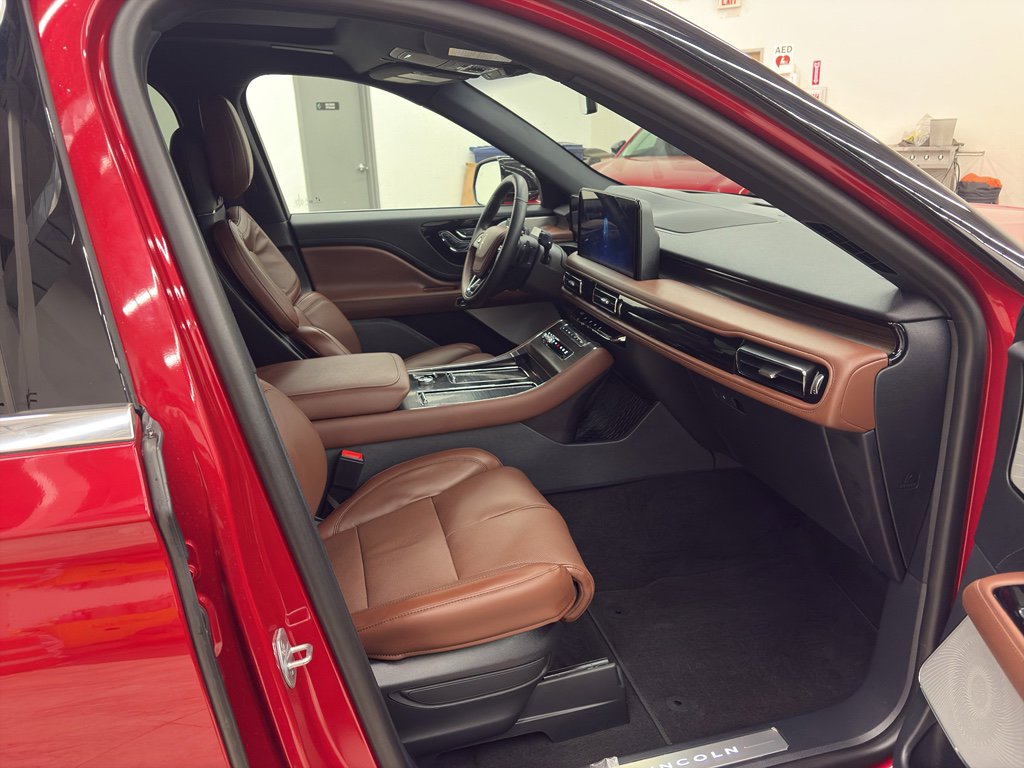 Used 2025 Lincoln Aviator Reserve w/ Equipment Group 201A image 21