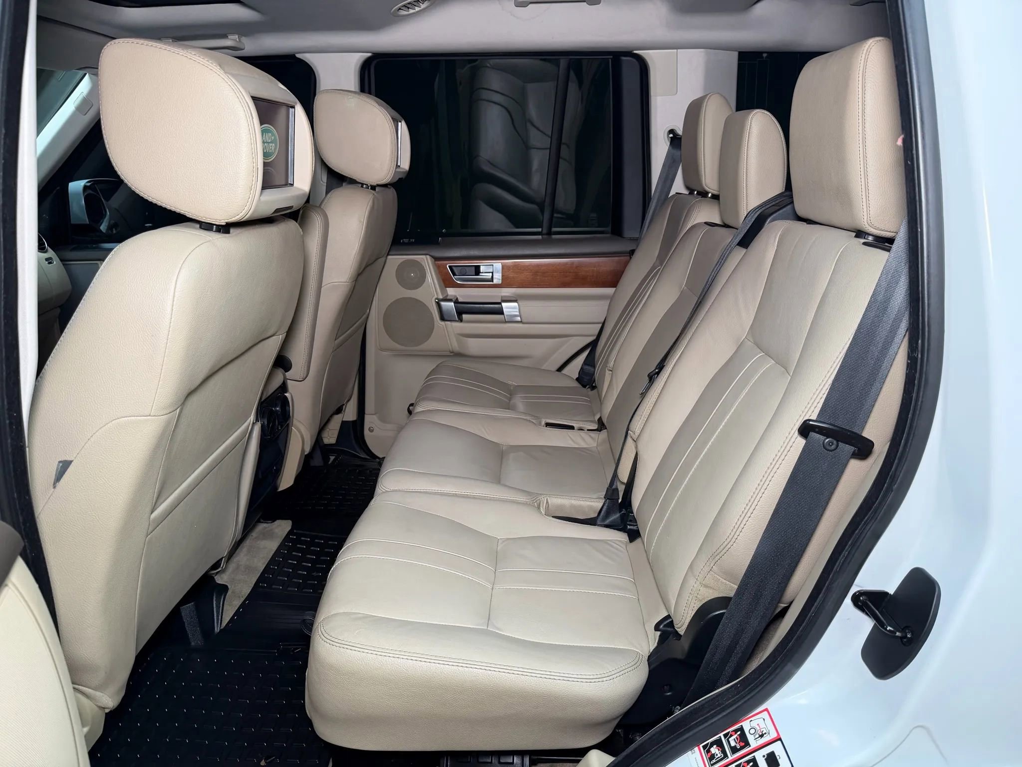 Used 2016 Land Rover LR4 HSE AWD/4WD image 14