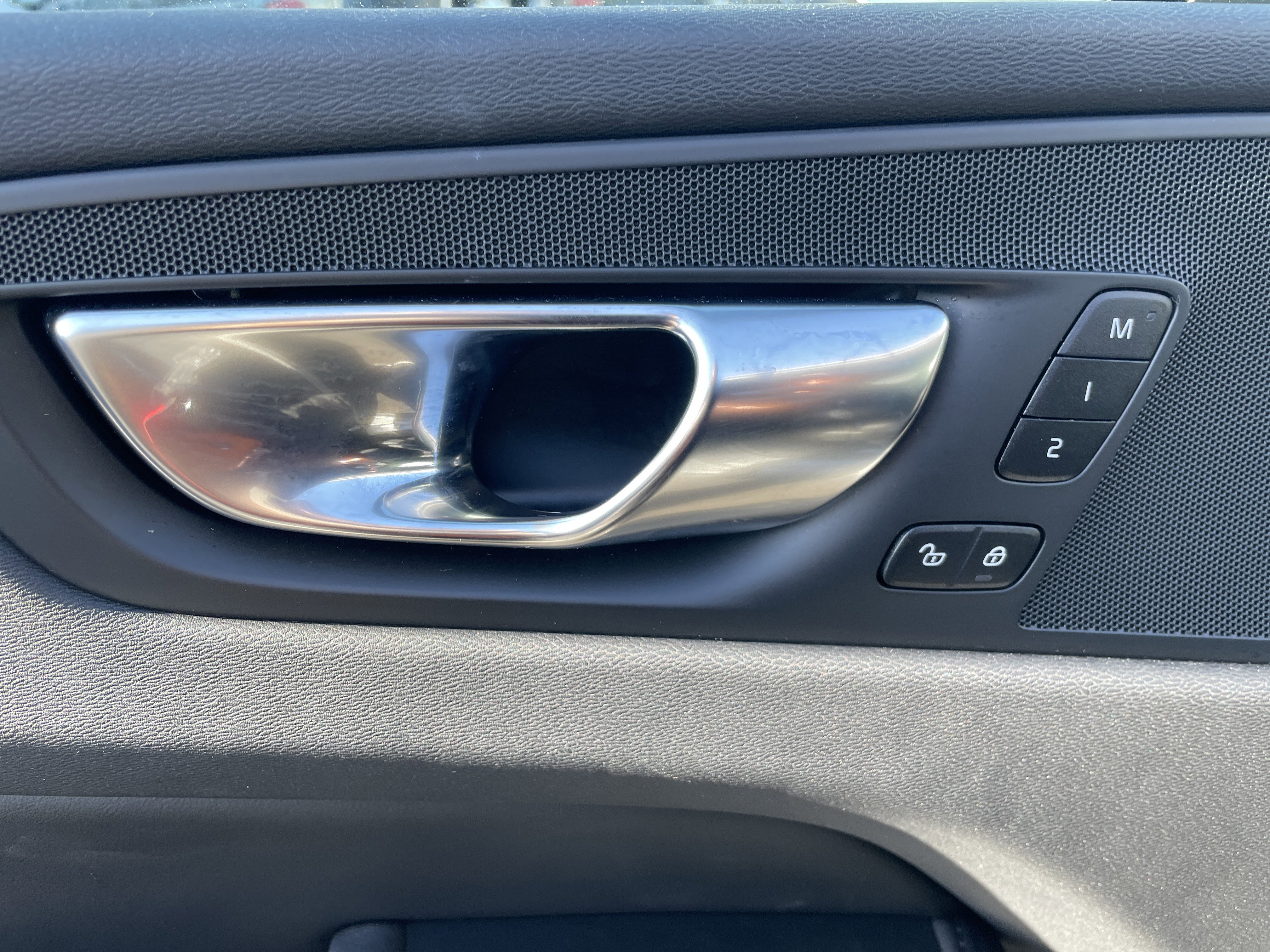 Used 2025 Volvo XC60 B5 Plus image 37