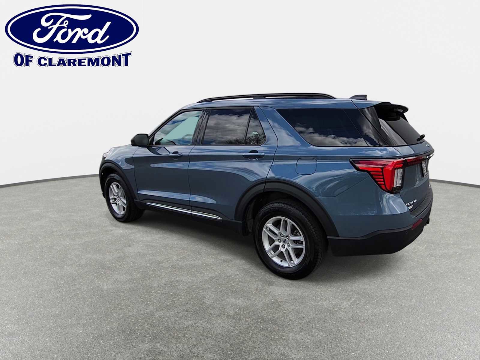 Used 2025 Ford Explorer Active AWD/4WD image 6