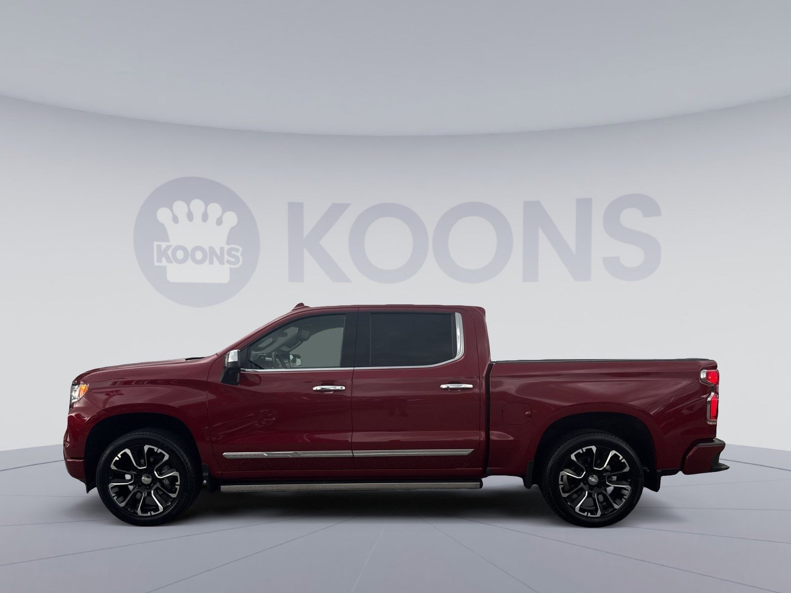 Used 2025 Chevrolet Silverado 1500 High Country AWD/4WD image 2