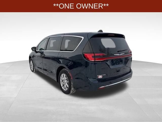 Used 2024 Chrysler Pacifica Touring image 5