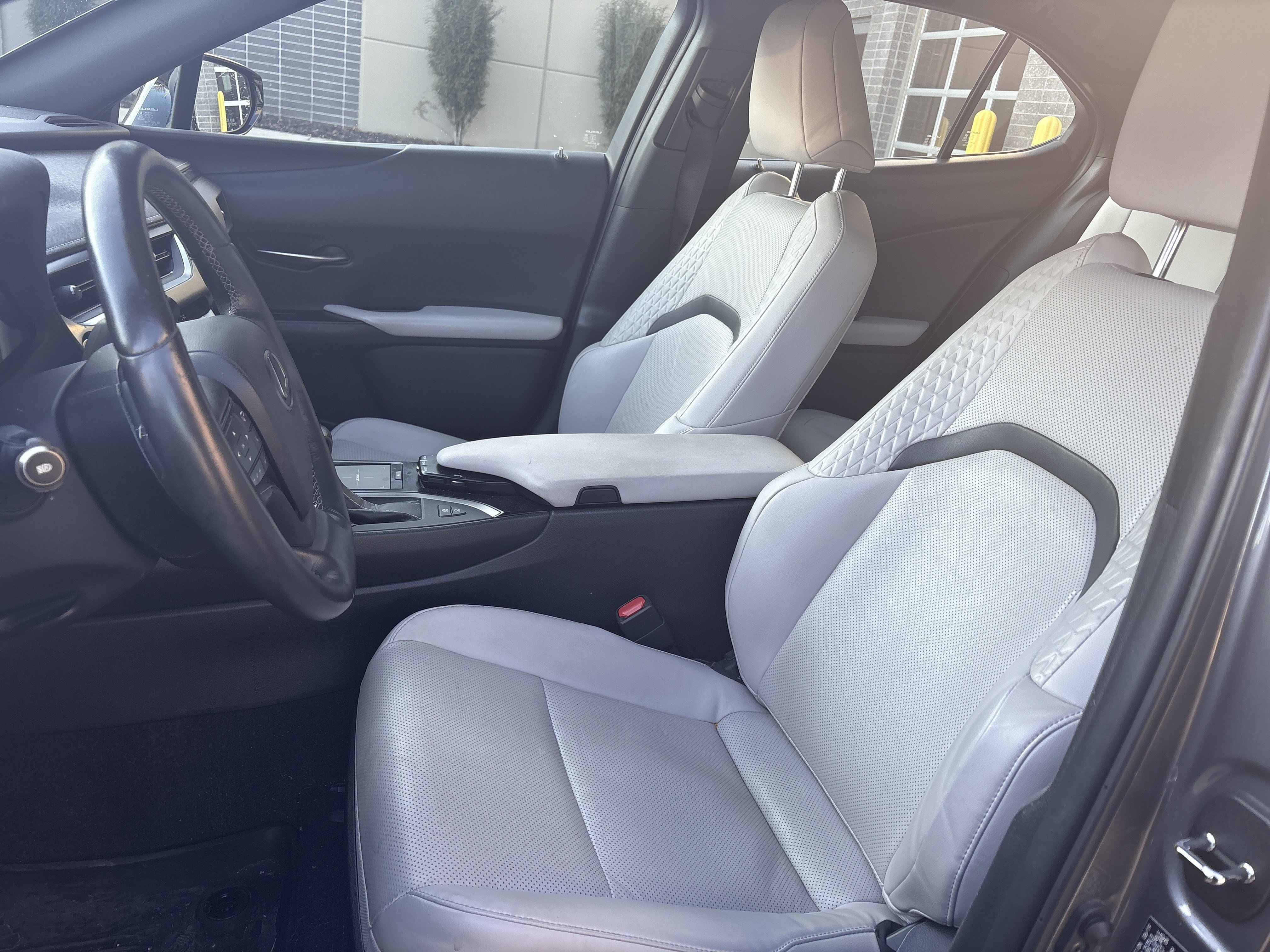Used 2019 Lexus UX 250h image 16