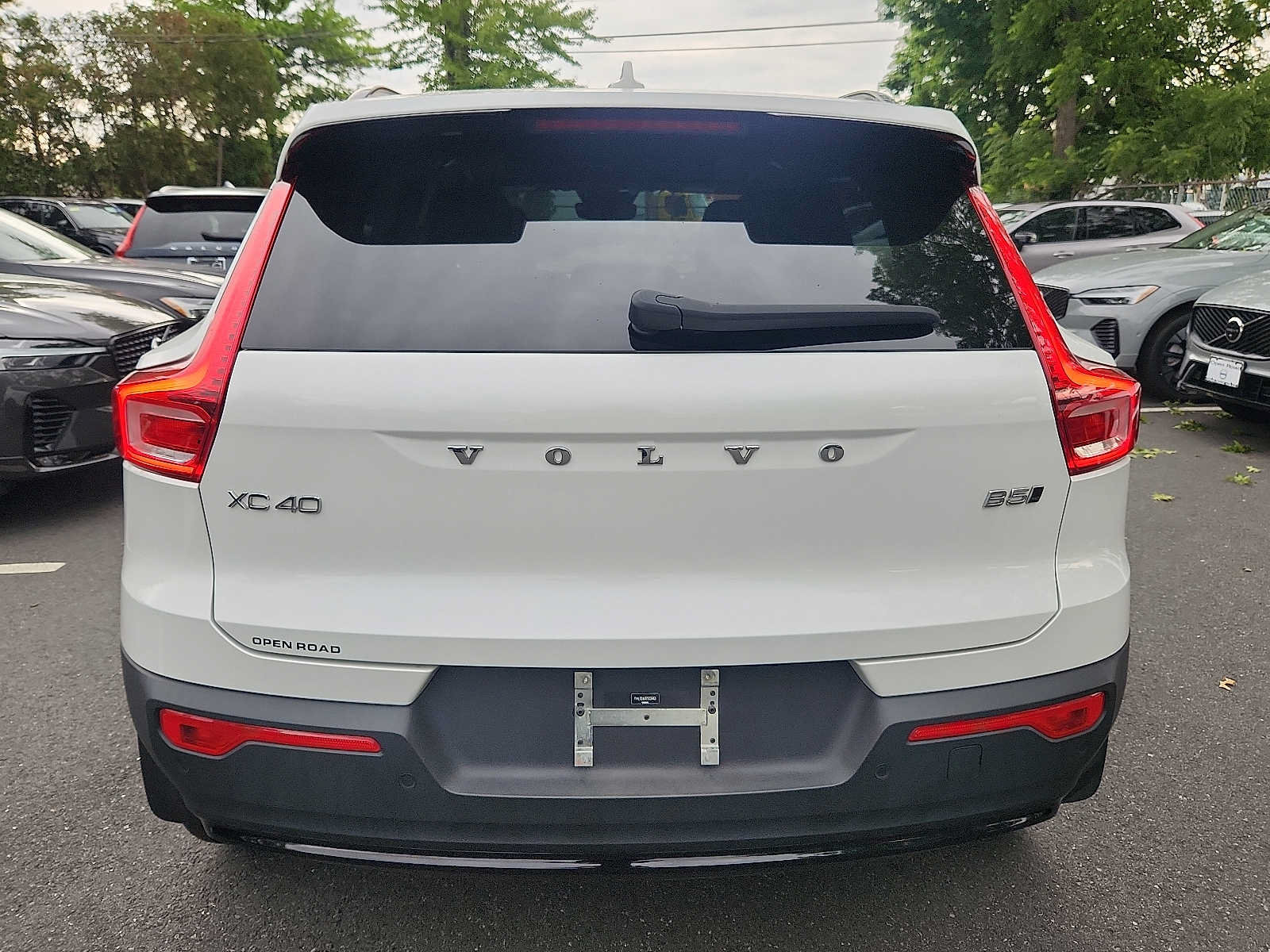 Used 2023 Volvo XC40 B5 Plus w/ Driver Assist Package AWD/4WD image 5