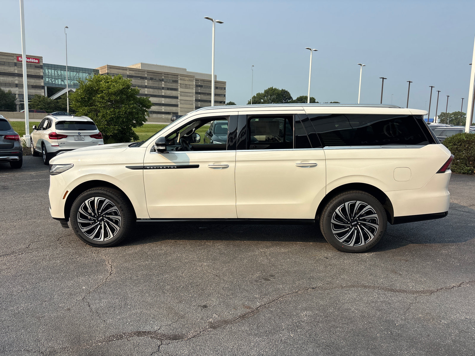 New 2027 Lincoln Navigator L Black Label AWD/4WD image 4