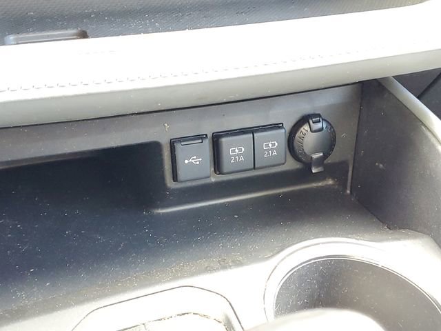 Used 2021 Toyota Highlander XLE AWD/4WD image 25