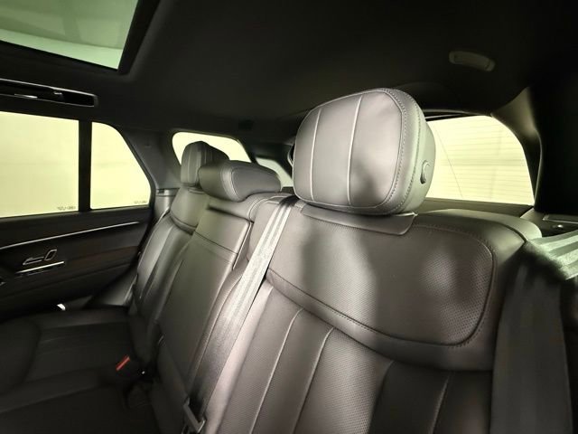 New 2025 Land Rover Range Rover SE image 31