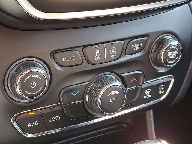 Used 2020 Jeep Cherokee Latitude Lux w/ Quick Order Package 26H Lux AWD/4WD image 17
