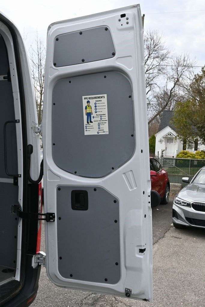 Used 2025 Mercedes-Benz Sprinter 2500 image 11