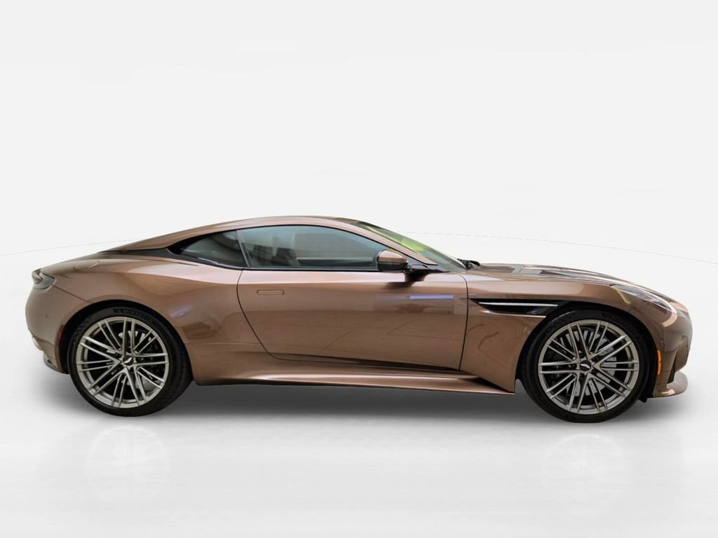 Used 2024 Aston Martin DB12 Coupe RWD image 6