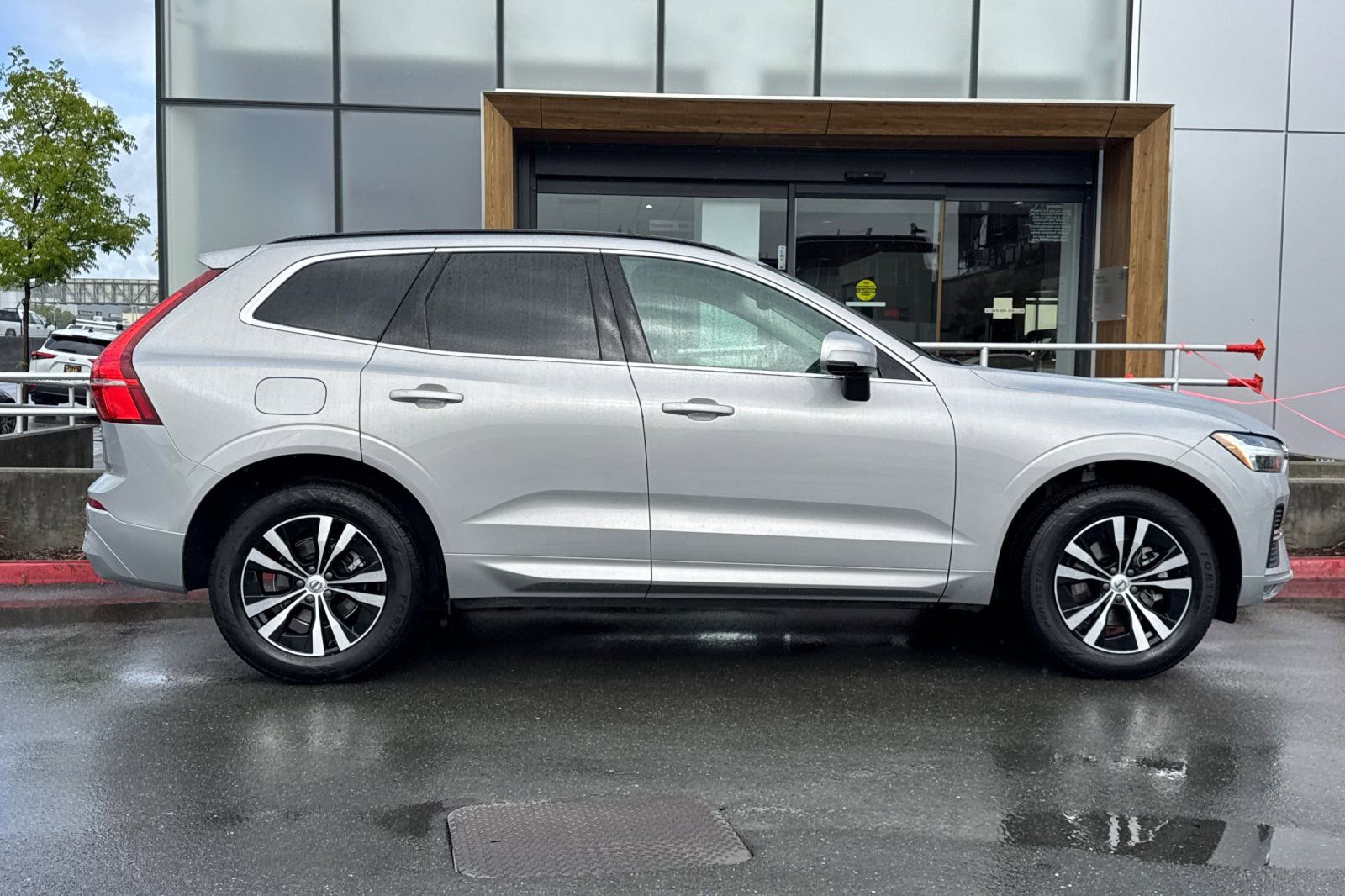 Used 2023 Volvo XC60 B5 Core FWD image 8