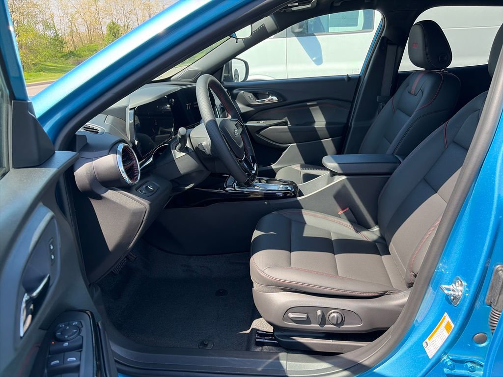 New 2026 Chevrolet Trax RS w/ Sunroof Package FWD image 14
