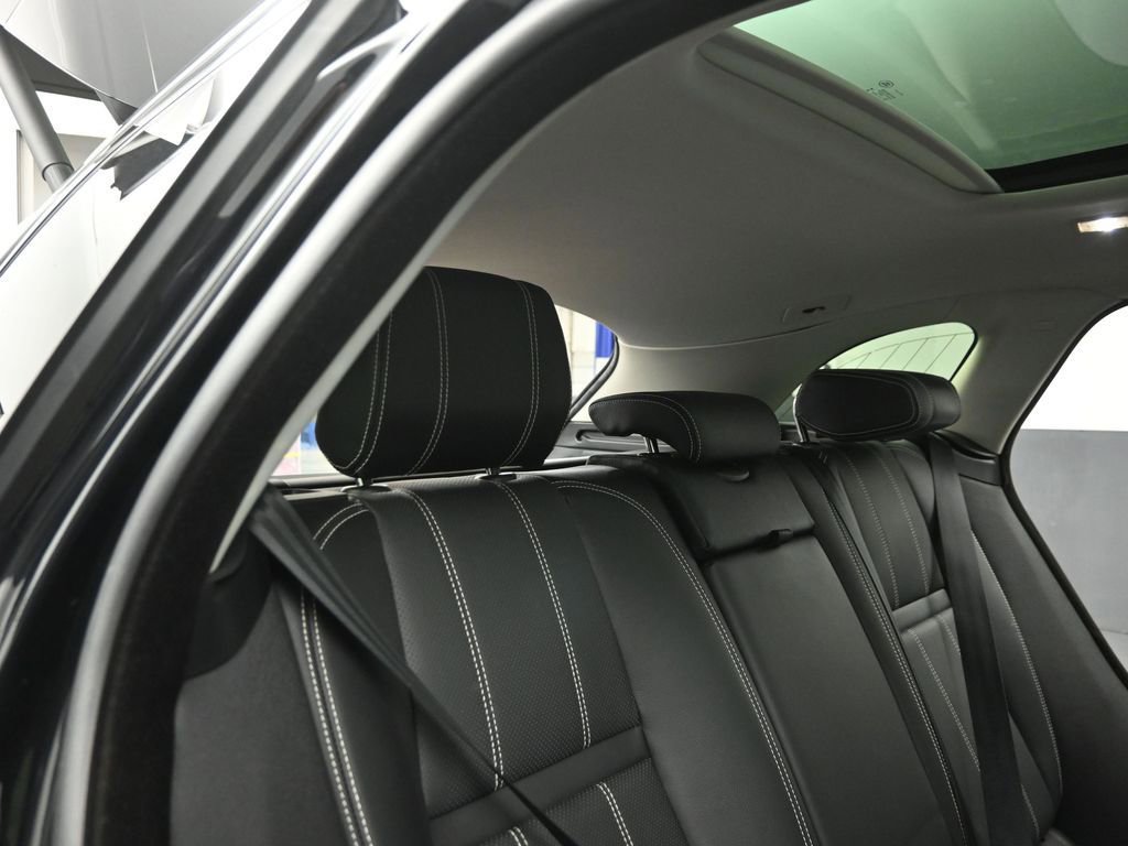 Used 2019 Land Rover Range Rover Velar S image 25