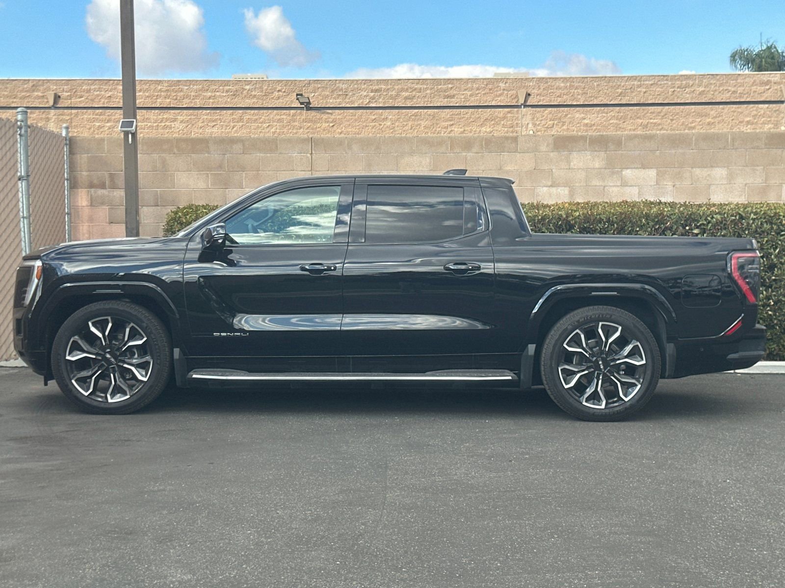 New 2025 GMC Sierra EV Denali AWD/4WD image 7