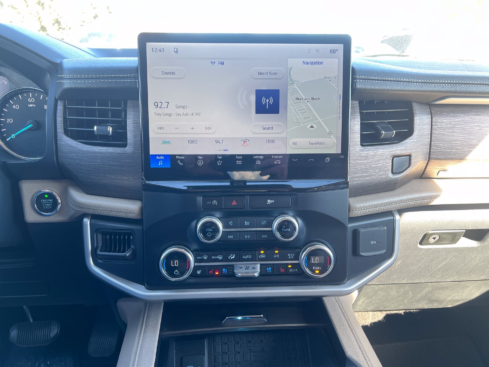 Used 2024 Ford Expedition Limited AWD/4WD image 11