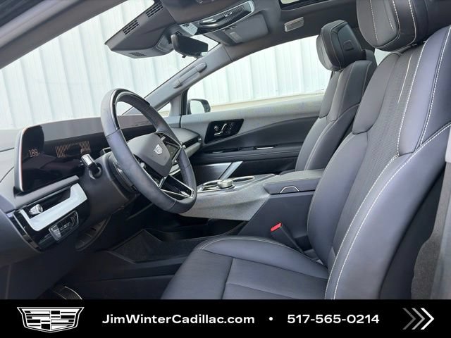 Certified 2025 Cadillac Optiq Luxury 2 w/ LPO, Floor Liner Package AWD/4WD image 13