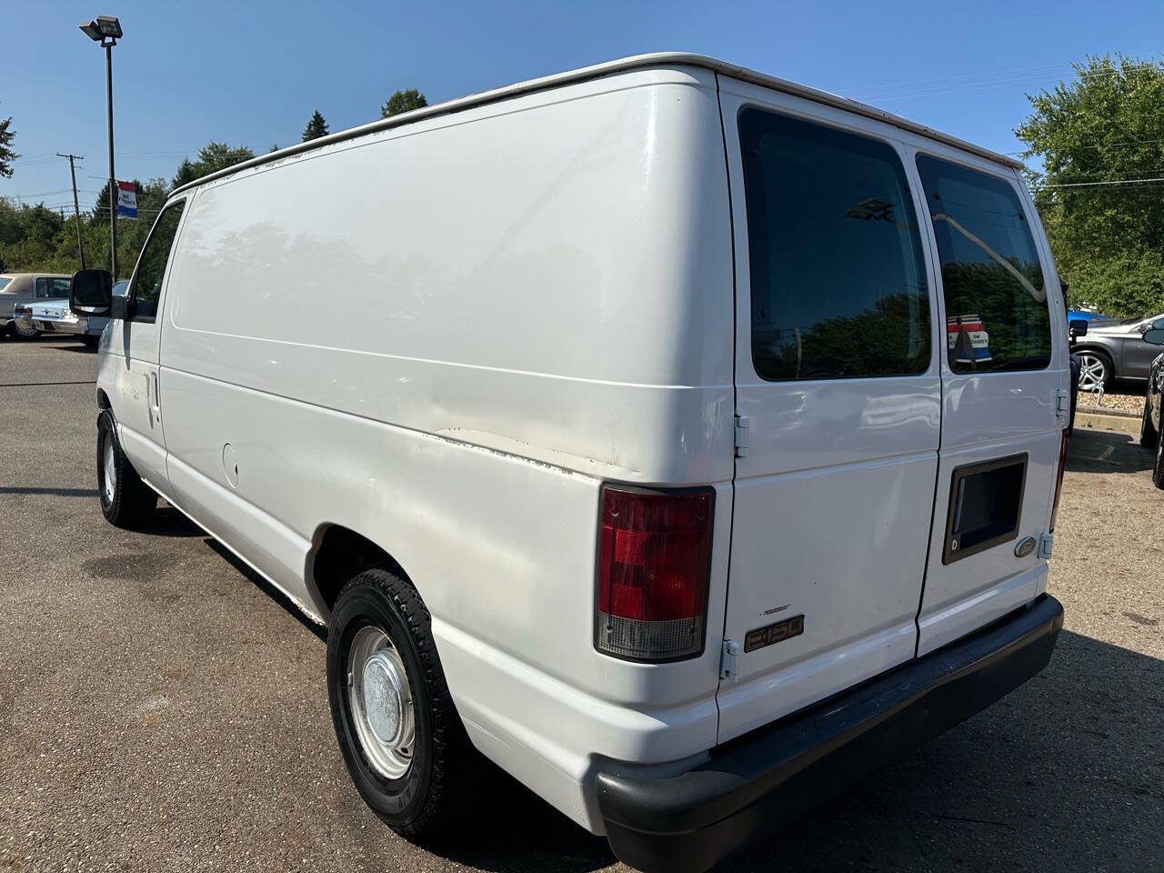 Used 2003 Ford E-150 and Econoline 150 RWD image 4