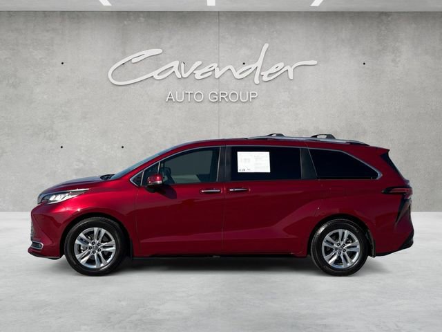 Used 2022 Toyota Sienna Limited image 13