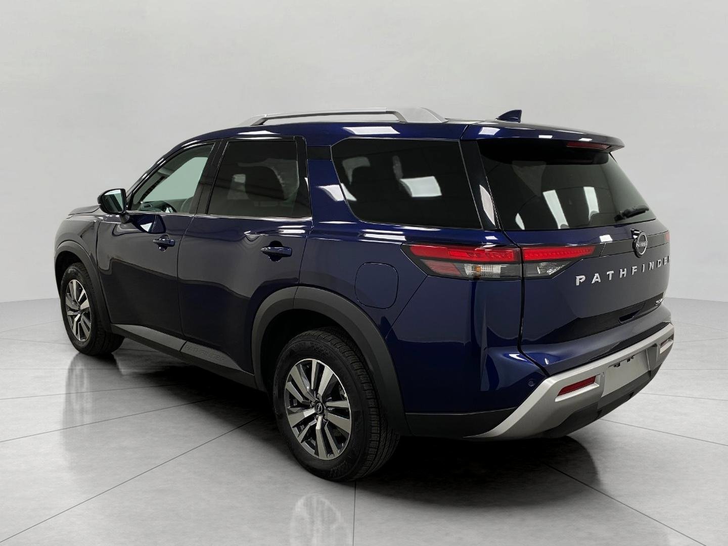 Used 2025 Nissan Pathfinder SL image 7