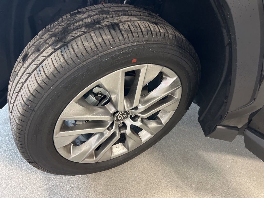 Used 2025 Toyota RAV4 Limited image 35