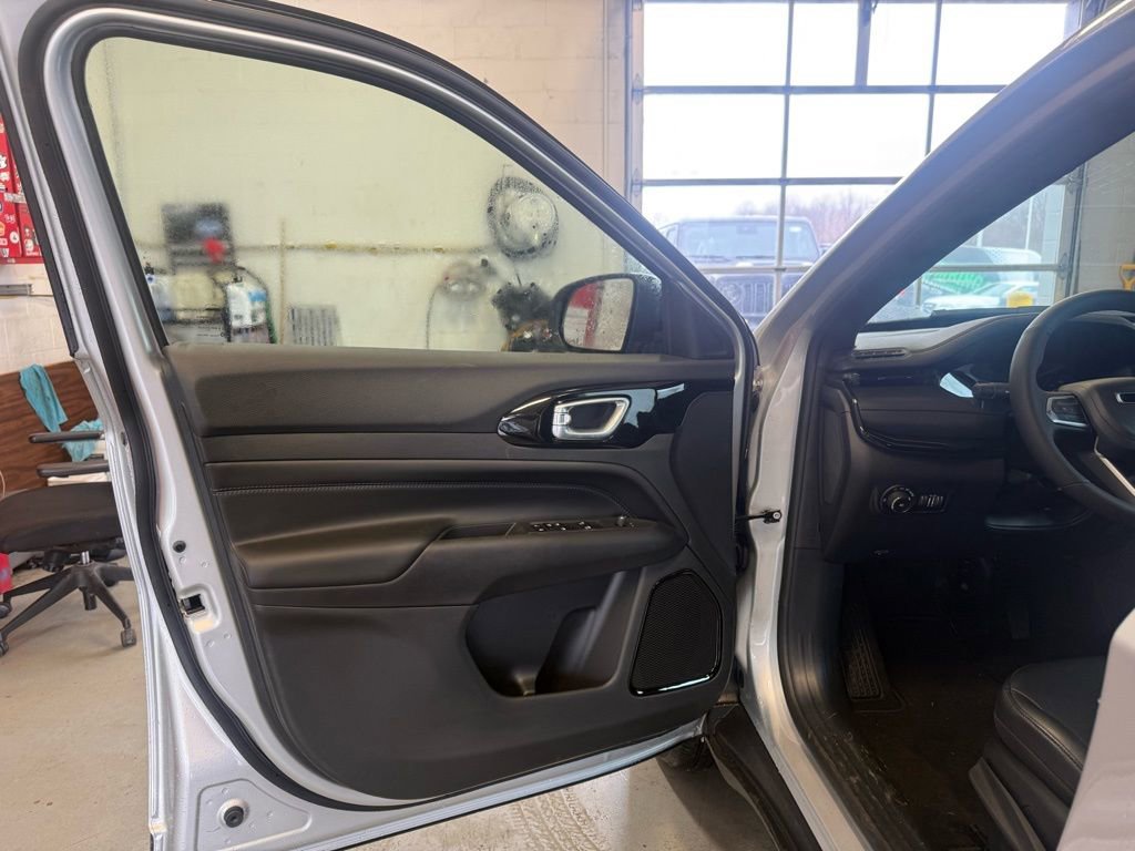 New 2026 Jeep Compass Latitude image 53