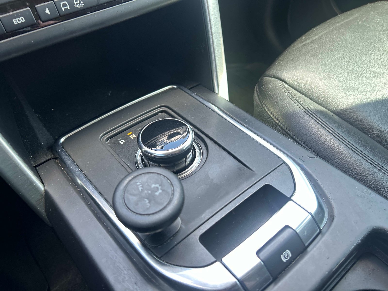 Used 2018 Land Rover Discovery Sport SE AWD/4WD image 32