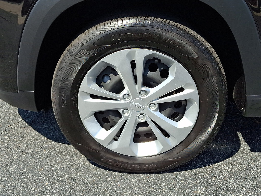Used 2025 Chevrolet Trax LS FWD image 8