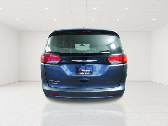Used 2022 Chrysler Voyager LX FWD image 6