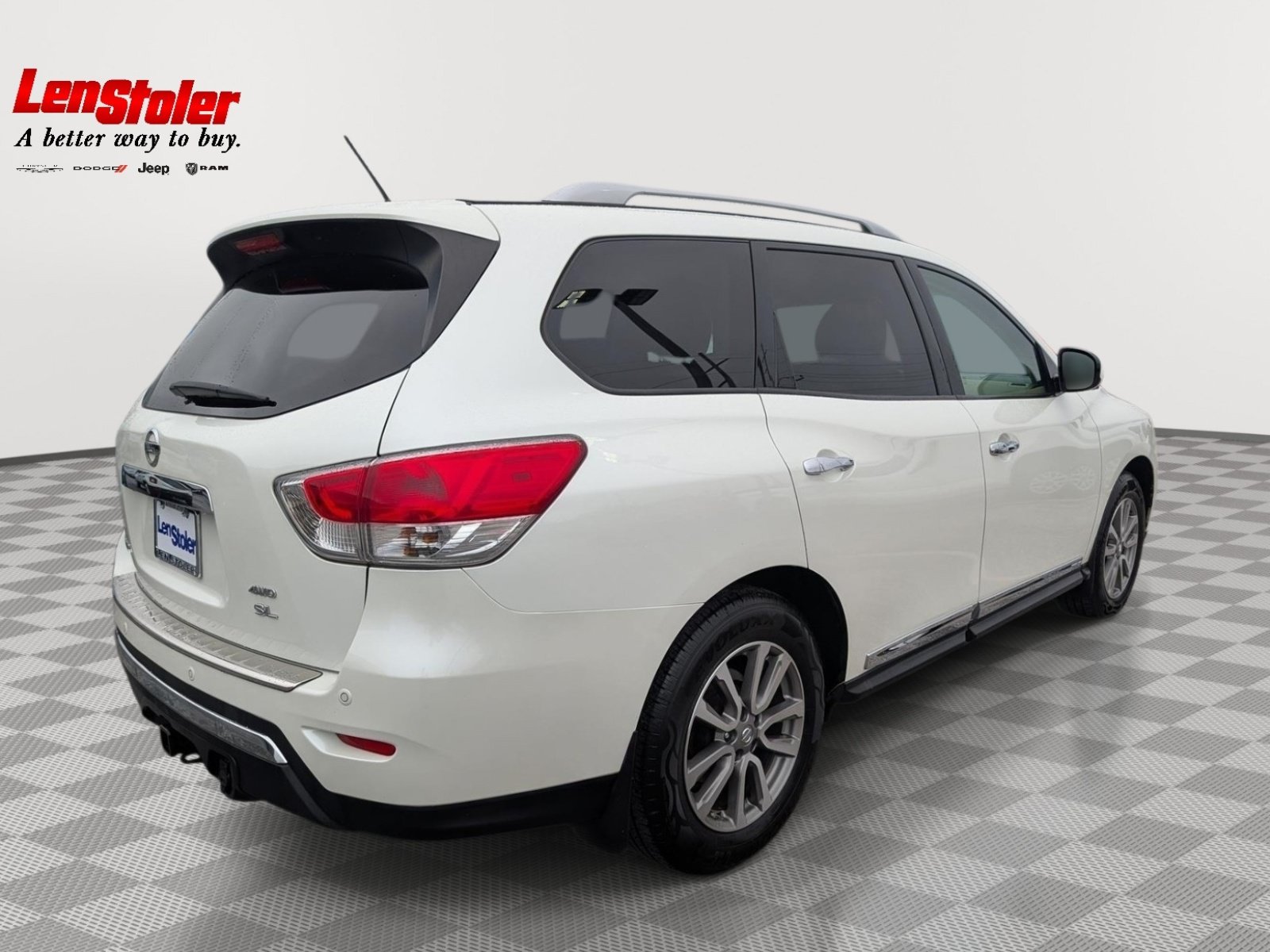 Used 2015 Nissan Pathfinder SL w/ SL Tech Package FWD image 5