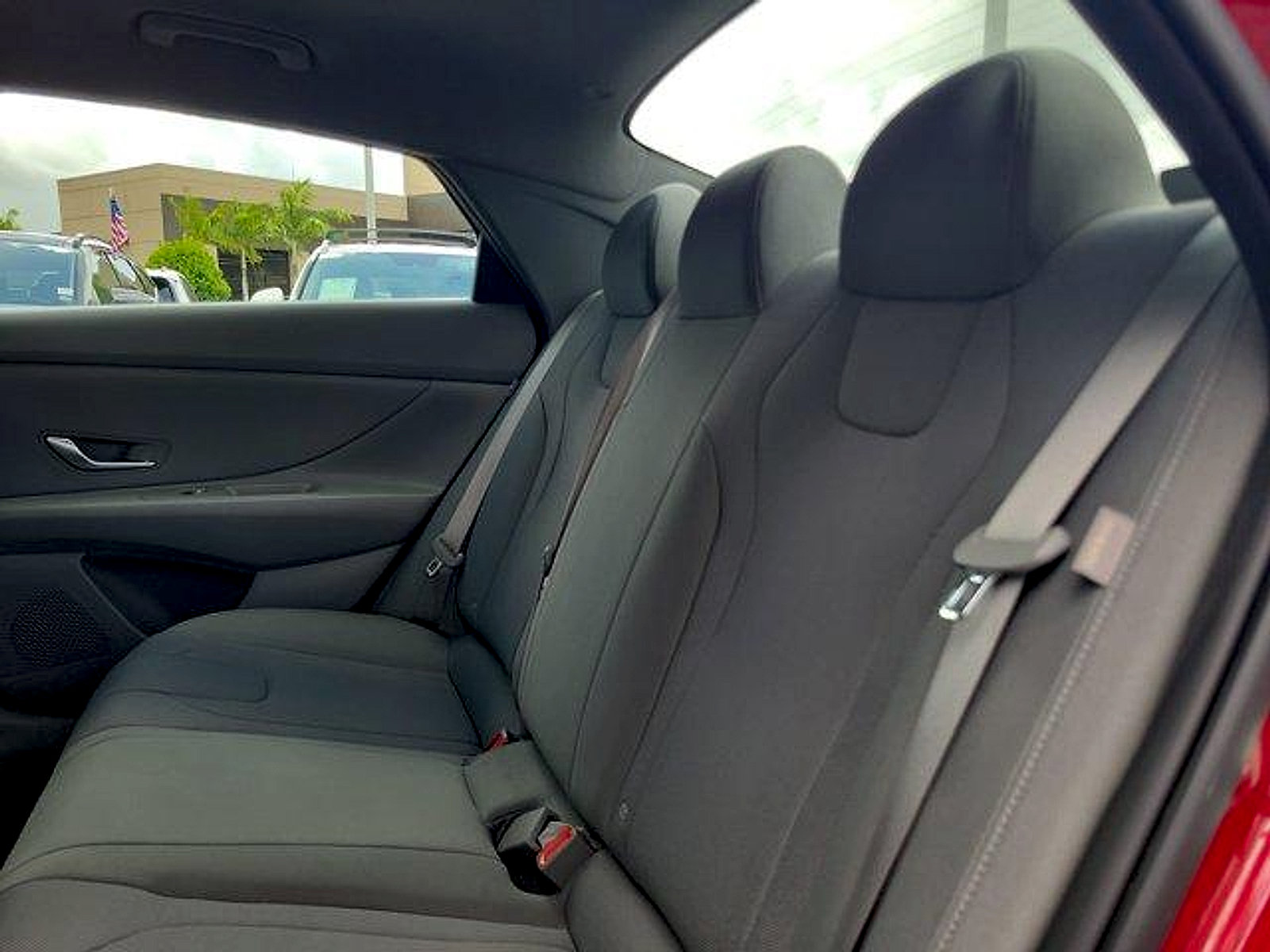 Certified 2025 Hyundai Elantra SE w/ Cargo Package FWD image 13