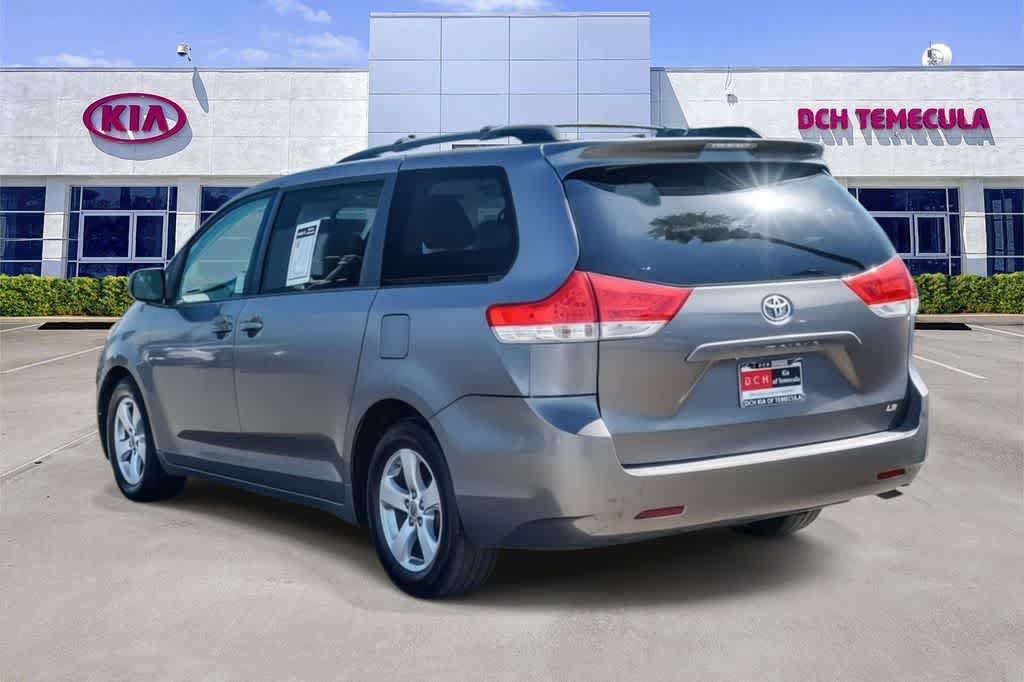 Used 2012 Toyota Sienna LE w/ Towing Pkg FWD image 6