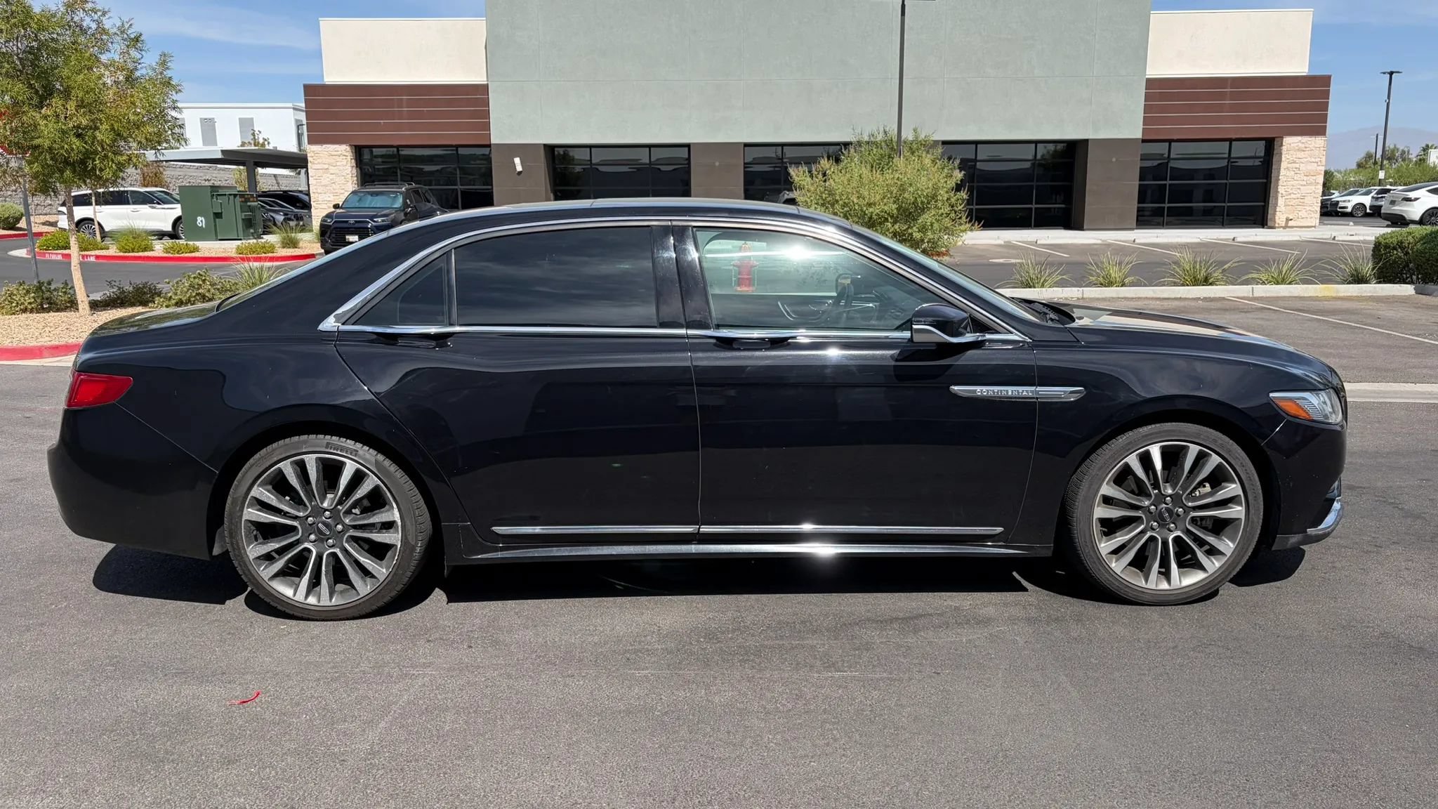 Used 2019 Lincoln Continental Select w/ Continental Climate Package AWD/4WD image 6